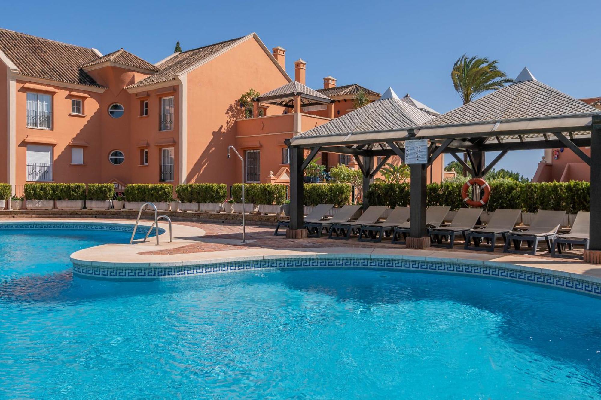 Luxury 3 Bdrm With Private Pool And Stunning Sea Views