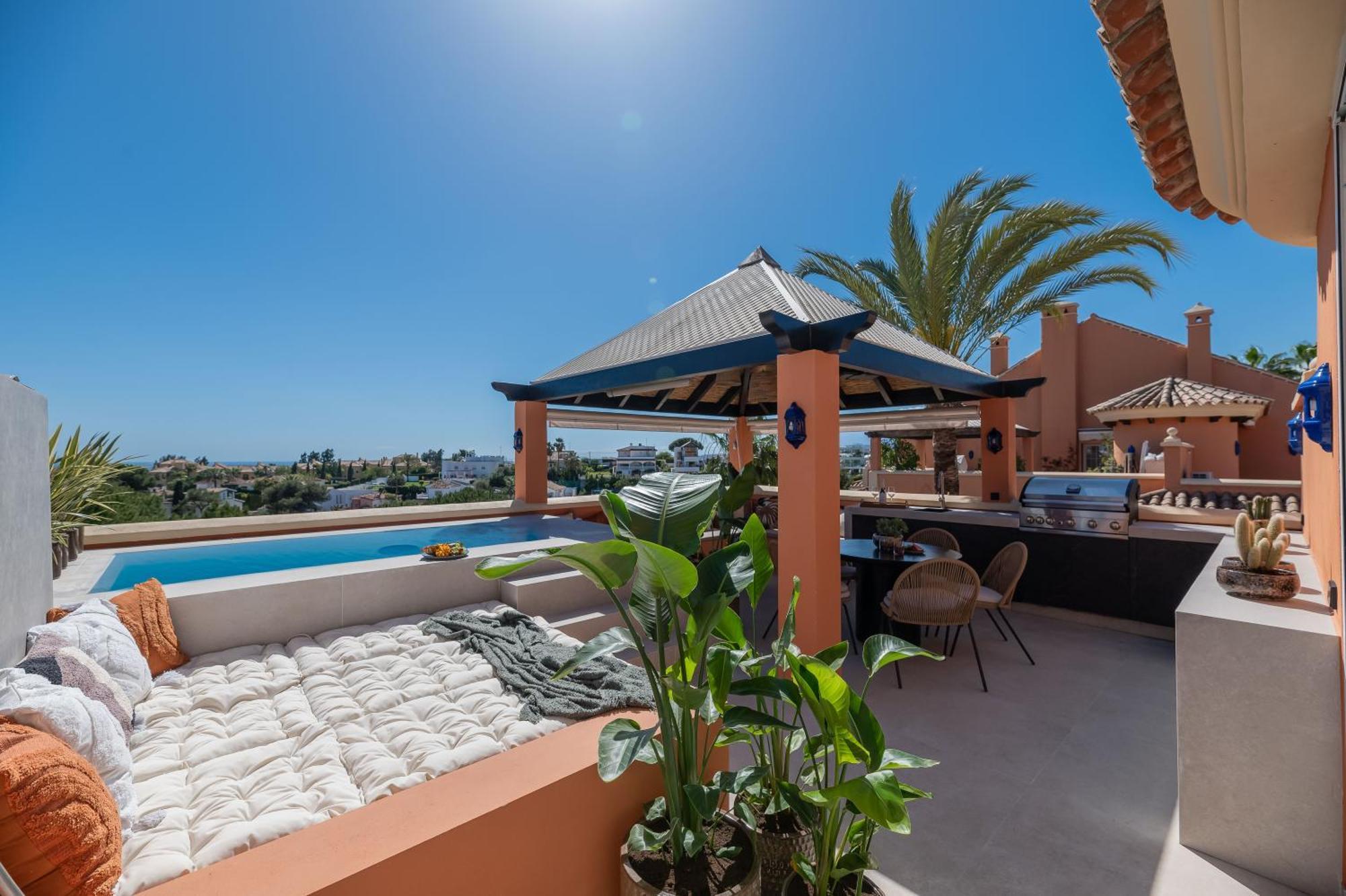 Luxury 3 Bdrm With Private Pool And Stunning Sea Views