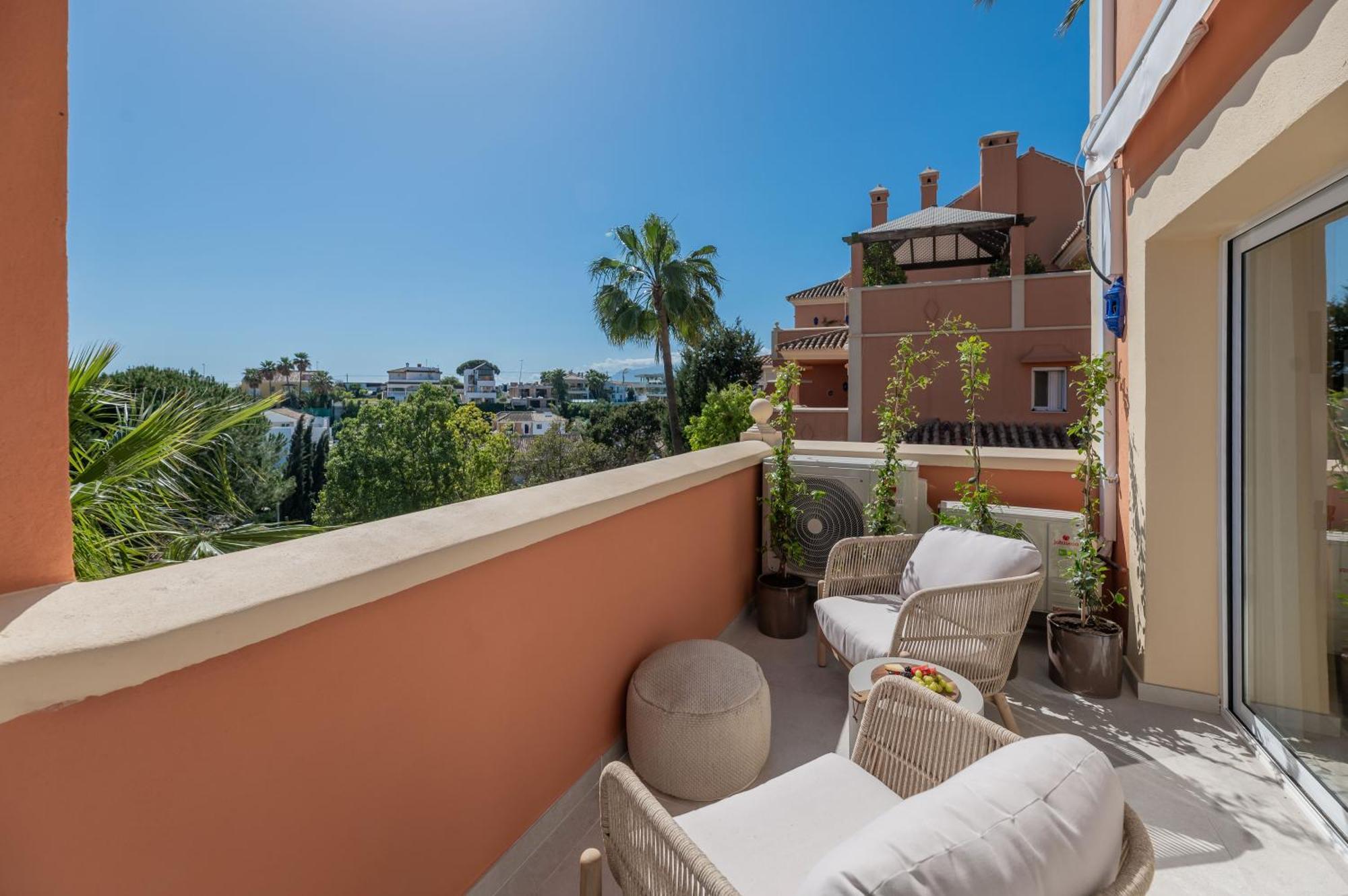 Luxury 3 Bdrm With Private Pool And Stunning Sea Views