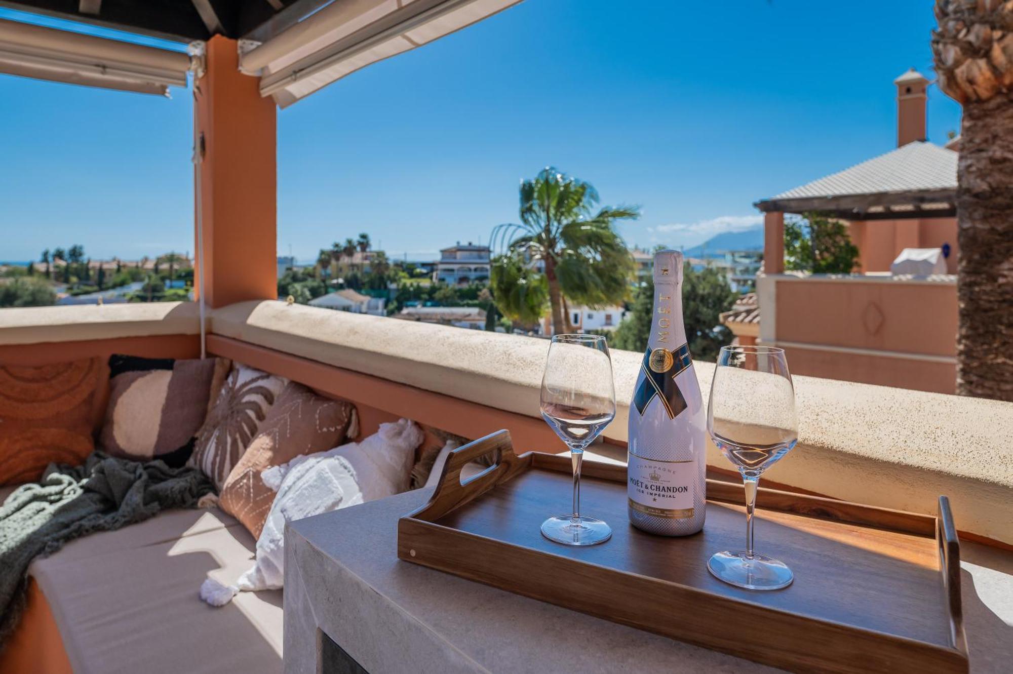 Luxury 3 Bdrm With Private Pool And Stunning Sea Views *