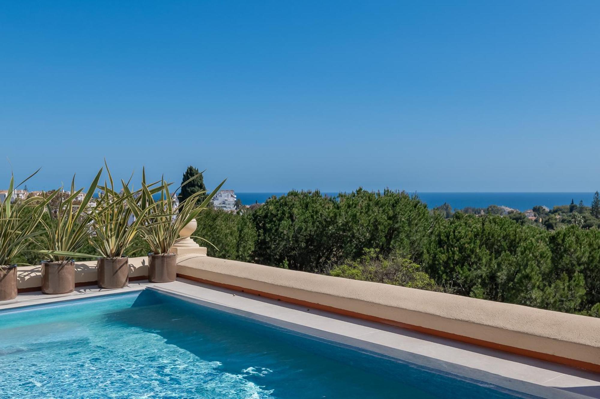 Luxury 3 Bdrm With Private Pool And Stunning Sea Views *